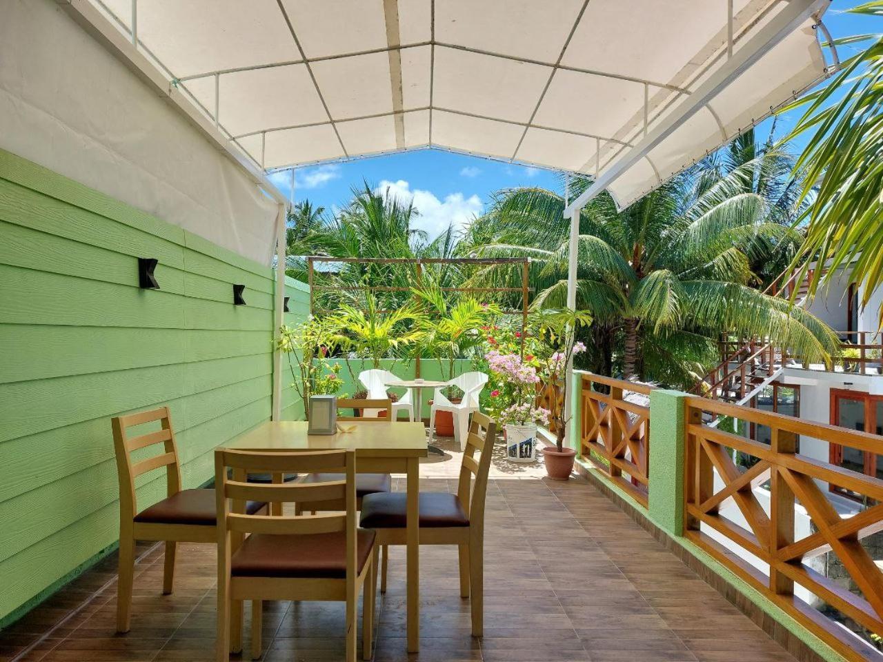 Turtle Maldives - Your Gateway To The Beach & Marine Adventures Await! Omadhoo Exterior photo
